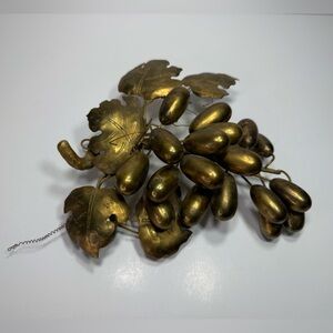 Vintage Brass GRAPE Cluster Table Wall Hanging Grape Leaf MCM Hollywood Regency